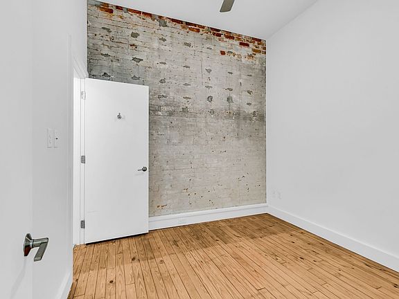 5th image of 219 W Broughton St APT 5