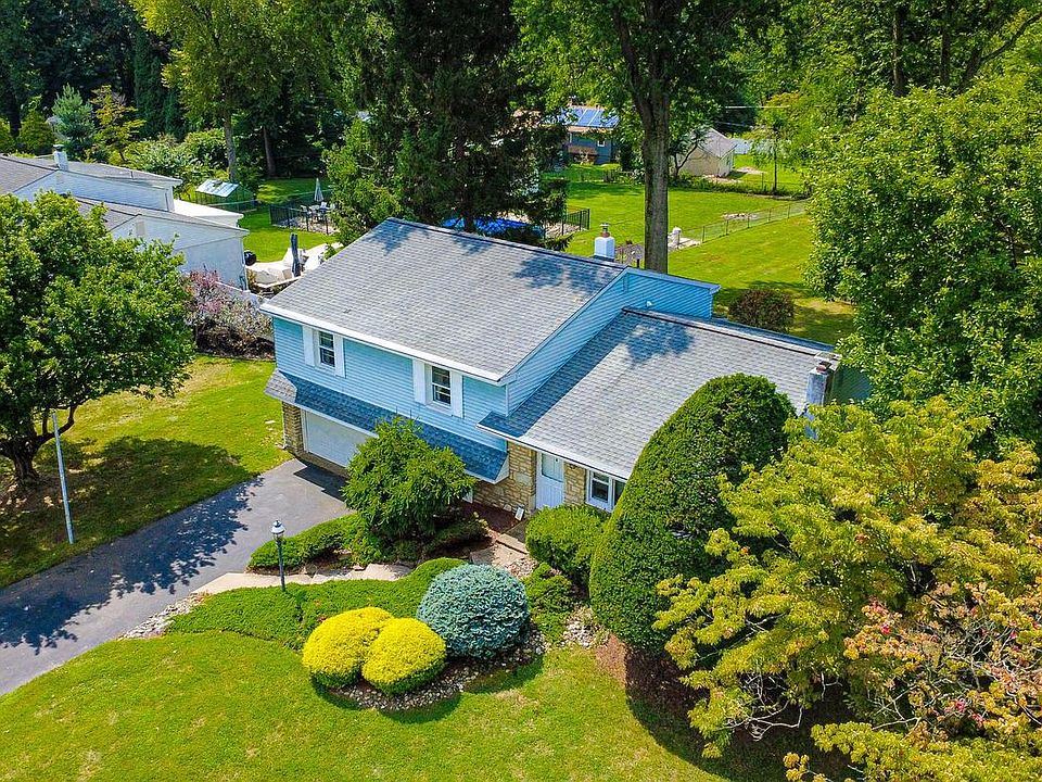 1st image of 250 Stratford Dr