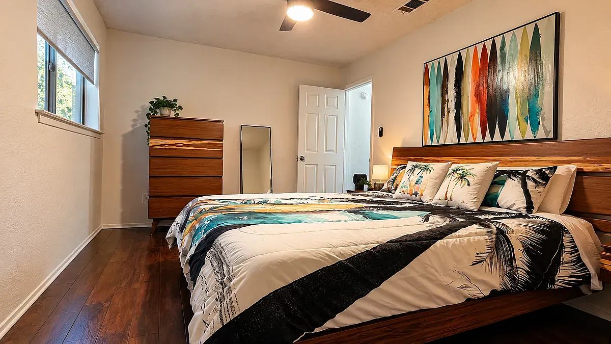 2 bed, 1200 sqft, $1,900 — Photo 3