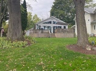 23901 N River Rd, Cary, IL 60013