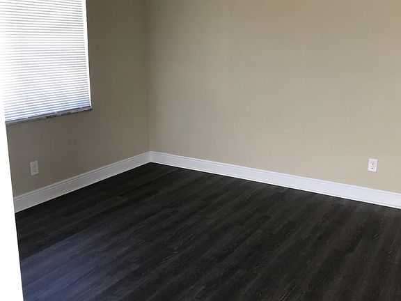 3rd image of 325 SE 10th Ave APT 10