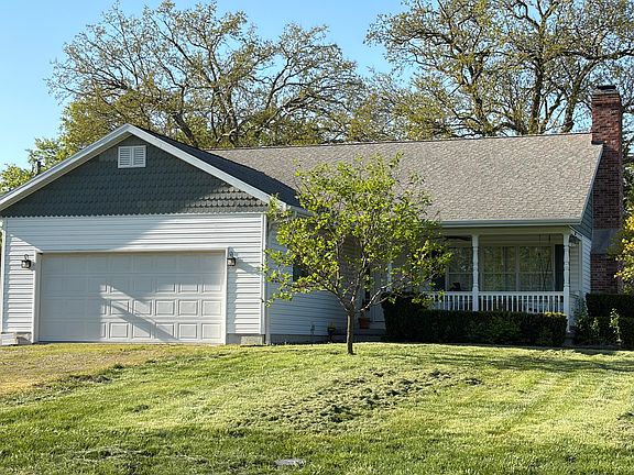 2nd image of 1115 Lakeview Rd