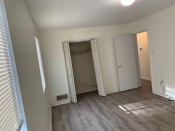 Main Bedroom 1 (closet)