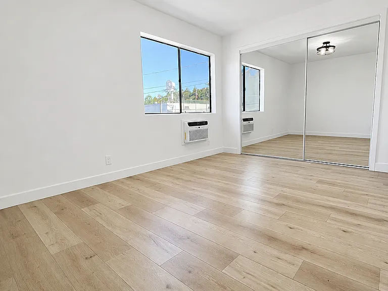 2345 Lincoln Park — Photo 31