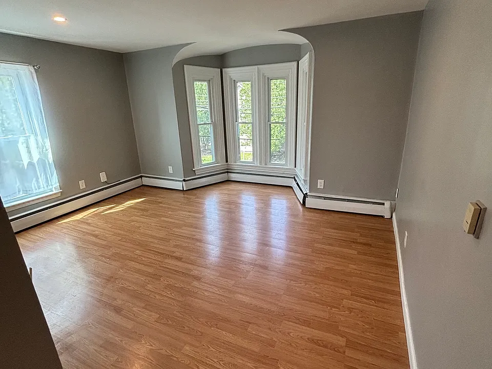 99 Main St #4