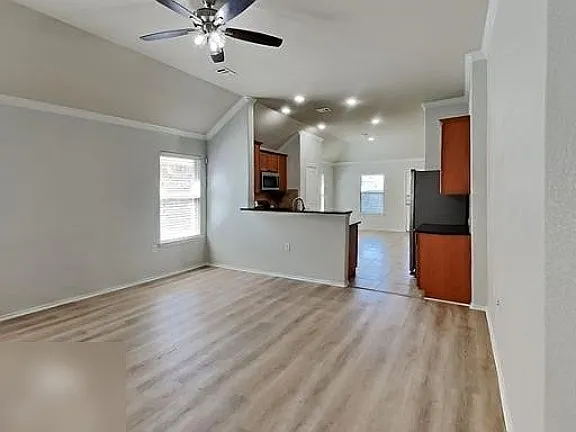 5833 Zachary Scott St — Photo 3