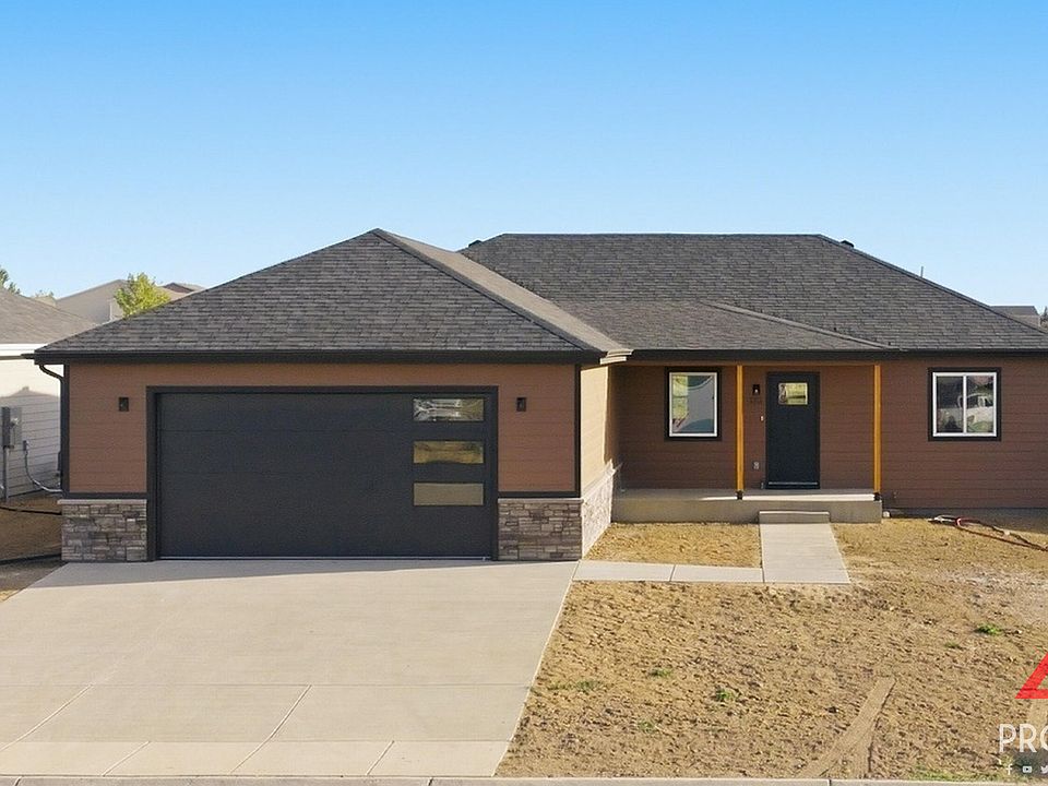 1st image of 170 Royal Cir