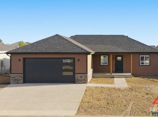 170 Royal Cir, Gillette, WY 82718