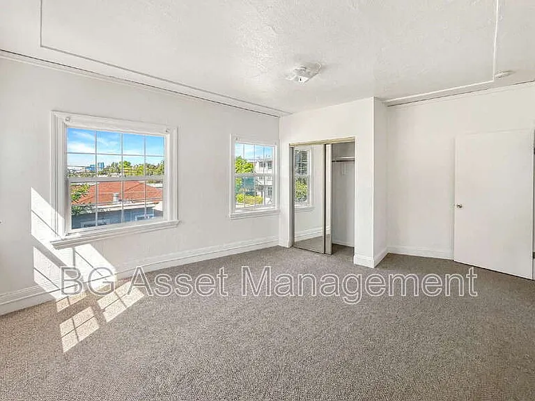 1000 E 33rd St #301 — Photo 12