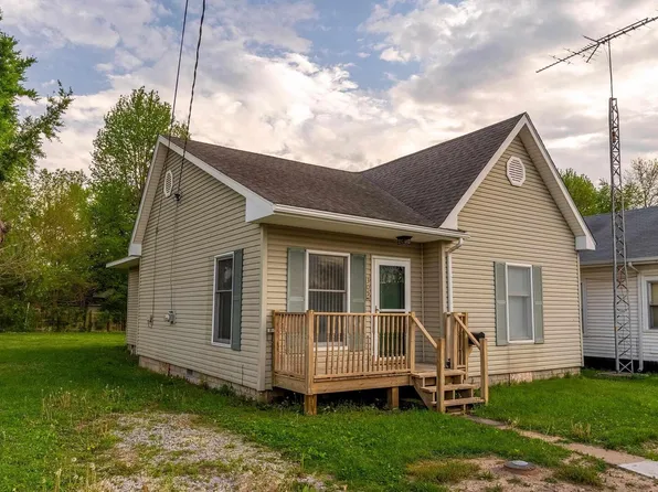 305 W Goodall St, Marion, IL 62959