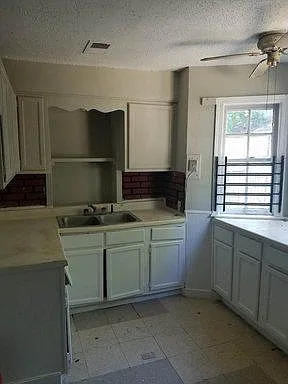 3 bed, 1810 sqft, $895 — Photo 4