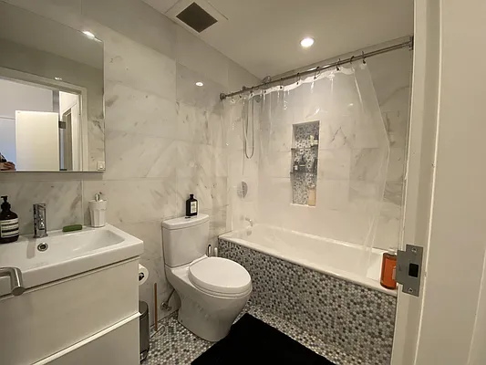 Rented by Realty Collective | media 32