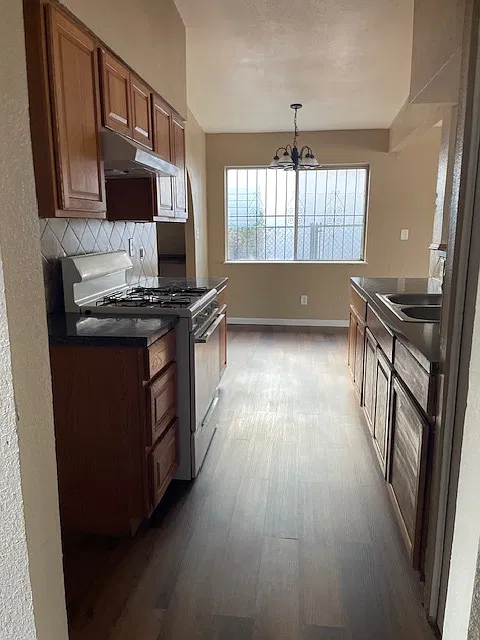 4 bed, 1600 sqft, $1,600 — Photo 2