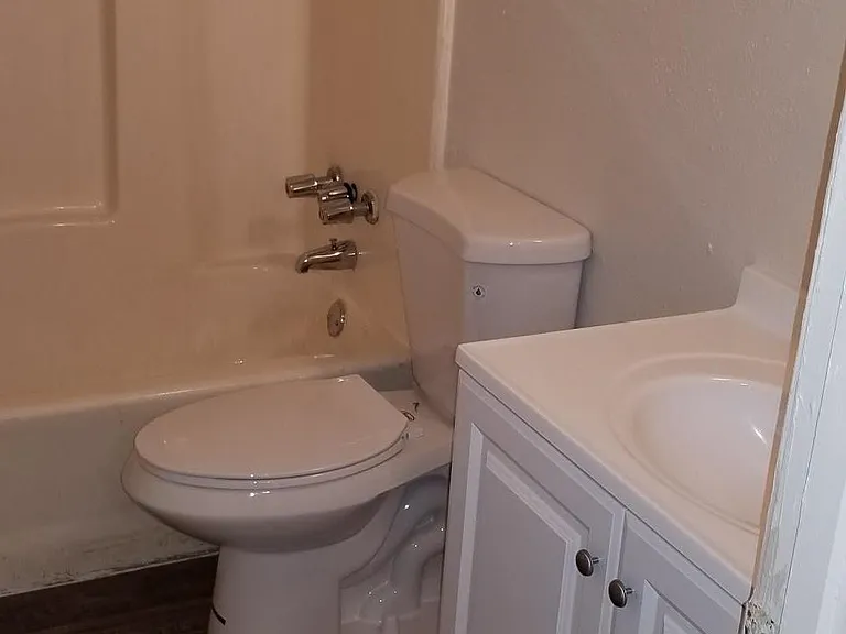 110 S Avenue M — Photo 28