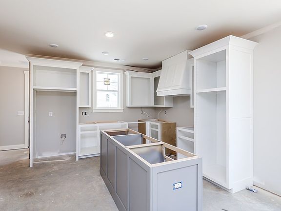 3rd image of 1004 Nuttall Oak Dr