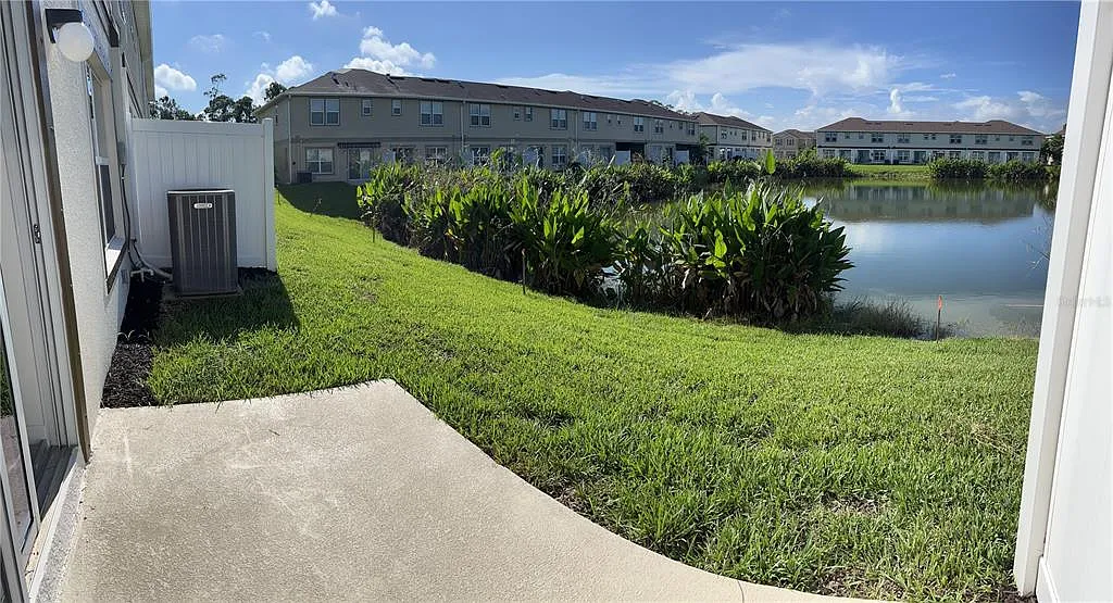 3 bed, 2.5 bath, 1583 sqft, $1,700 — Photo 4