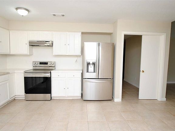 4th image of 16127 Queensdale Dr