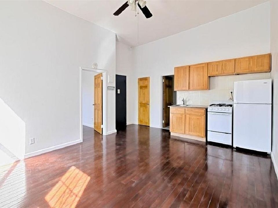 1st image of 132 Lafayette Ave APT 2R
