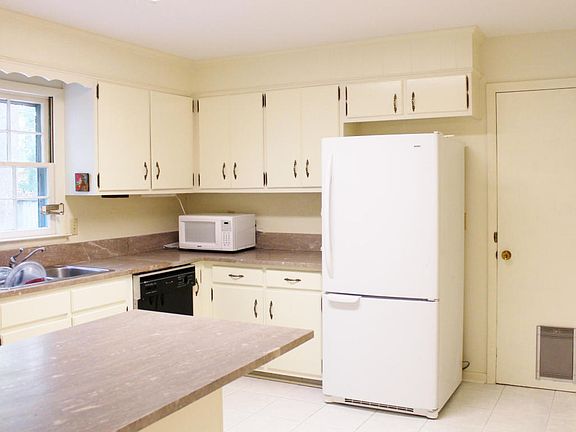 5th image of 18 Settlers Ln