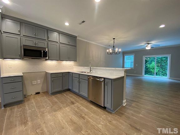 4th image of 305 Old Grove Ln