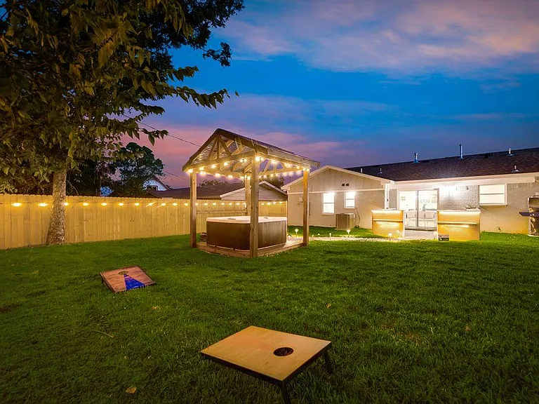 1203 Andrews St — Photo 27