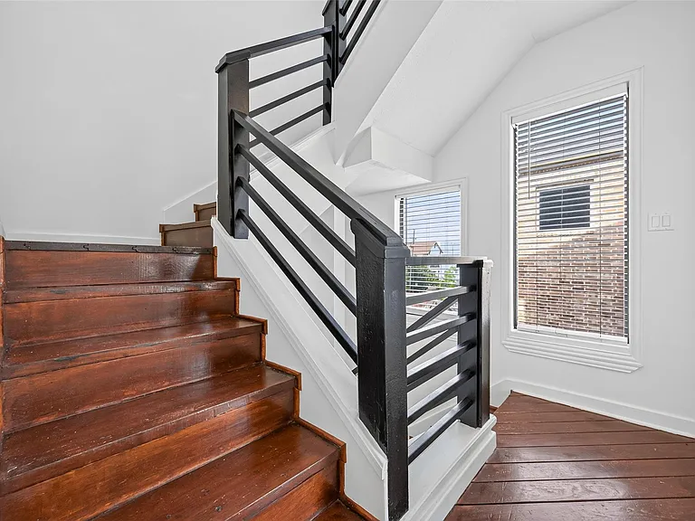 708 W Clay St — Photo 33