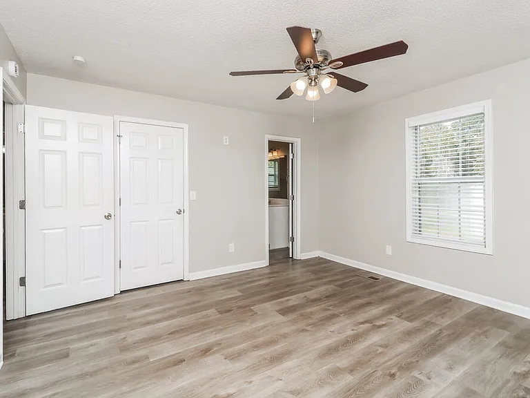 417 Remington Ct — Photo 13