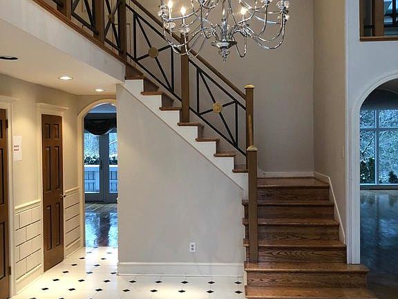 3rd image of 4 Gale Ln