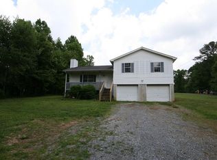 1217 Dogwood Rd, Tunnel Hill, GA 30755