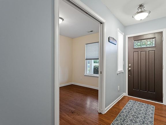 5th image of 409 Elfin Blvd