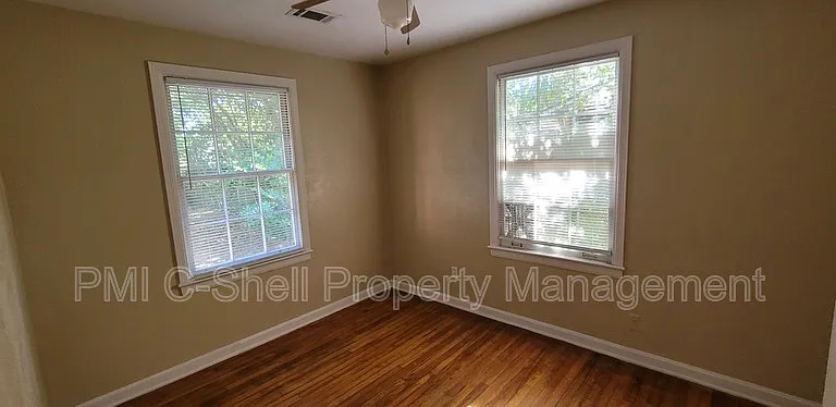 302 Rue Max St — Photo 6