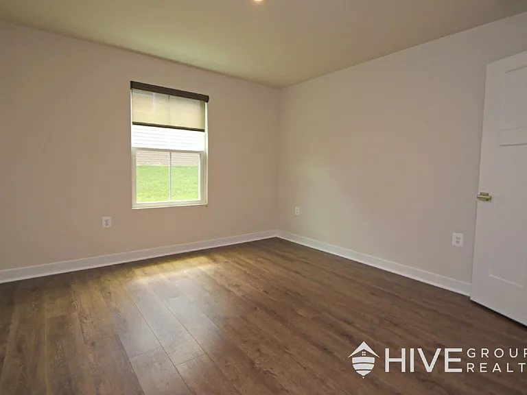 3790 Mayfield Rd — Photo 5