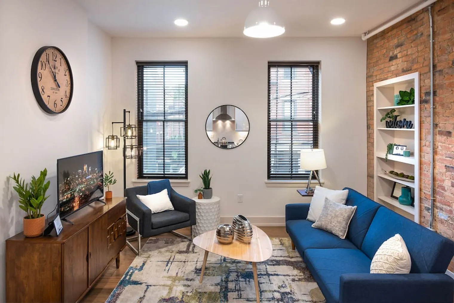 1 bed, 1.0 bath, 710 sqft, $2,571 — Photo 1