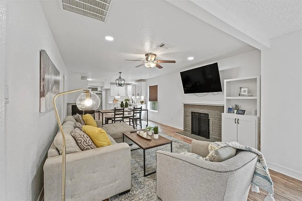 3 bed, 2.0 bath, 1654 sqft, $2,195 — Photo 1
