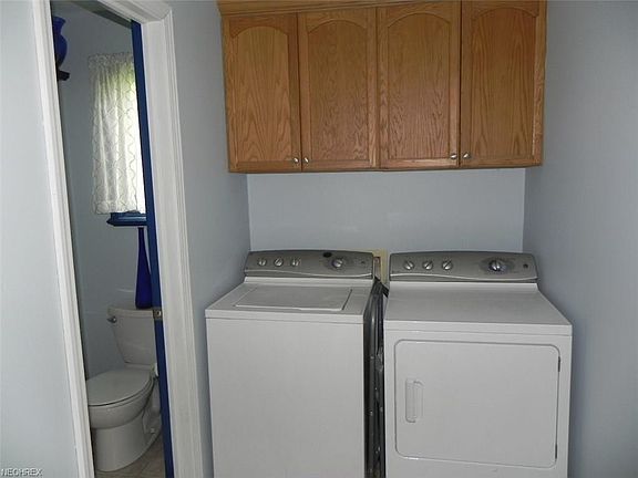 5th image of 419 Berea St