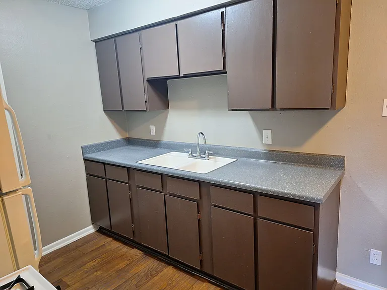 Lawnwood Apartments — Photo 5