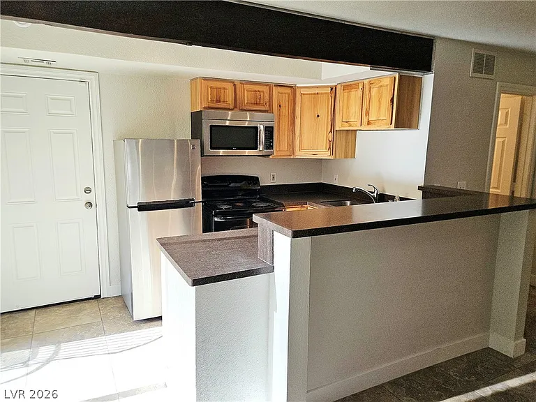 311 Brookside Ln #B — Photo 5