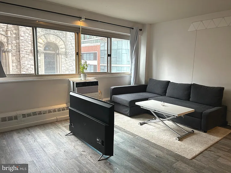 2101 Chestnut St #17-414 — Photo 2