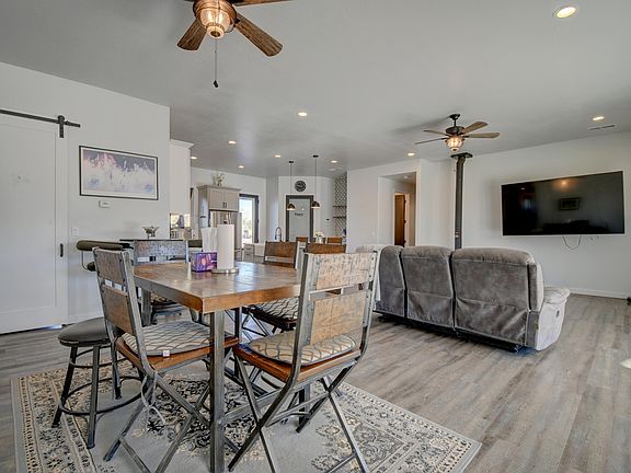 4th image of 14 Zentner Rd