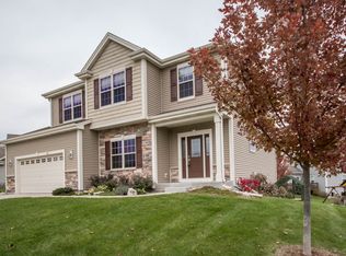 1809 Stonebridge Rd, Waukesha, WI 53188