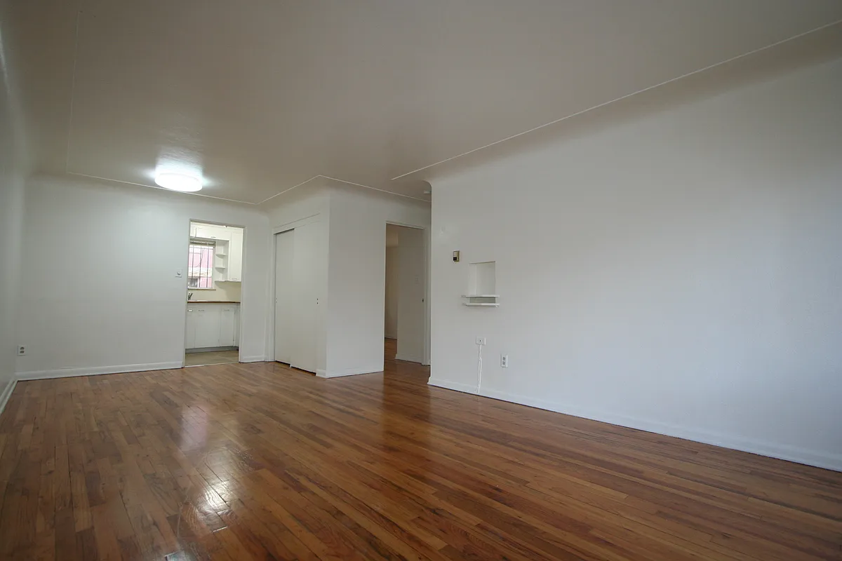 Building Photo - 604 E 9th Ave #604