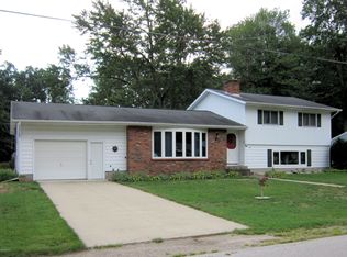 85 W Oak St, Fruitport, MI 49415