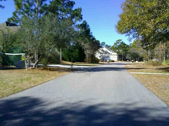 Exterior Neighborhood (street photo)