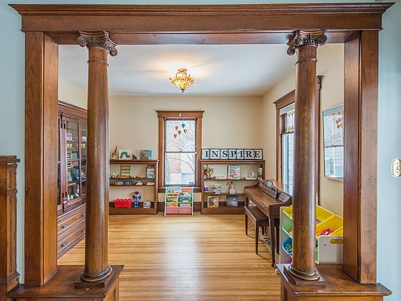 4th image of 122 Essex Ave