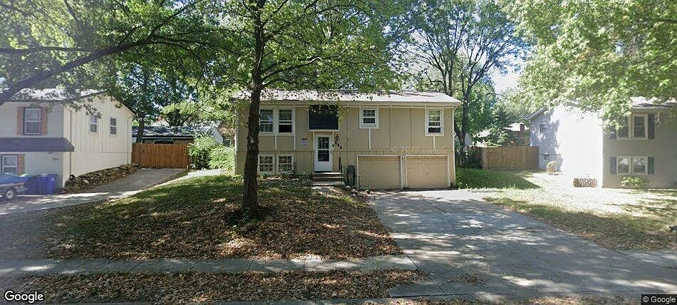 1st image of 204 SE Brentwood Dr