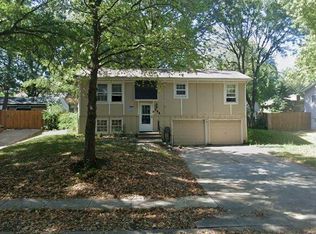 204 SE Brentwood Dr, Lees Summit, MO 64063