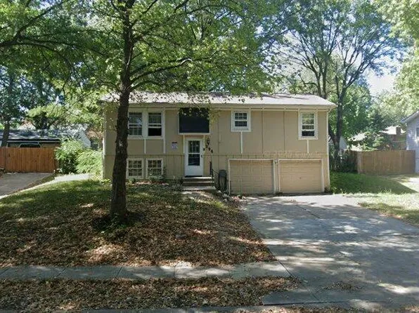 204 SE Brentwood Dr, Lees Summit, MO 64063