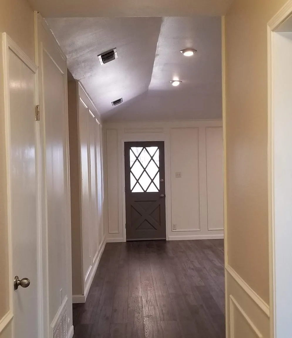 3 bed, 2324 sqft, $2,150 — Photo 2