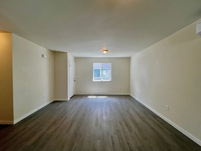 713 N 6th Ave — Photo 18