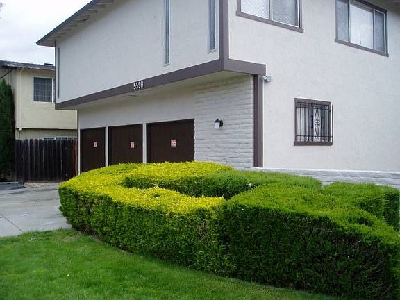 2nd image of Clovercrest Dr